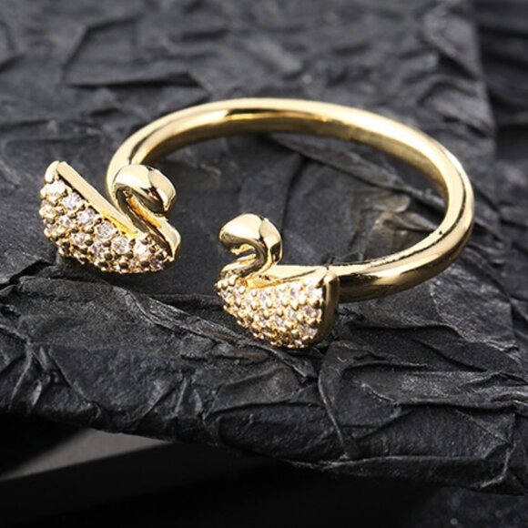 Jewelry - Gold Rhinestone Swan Ring